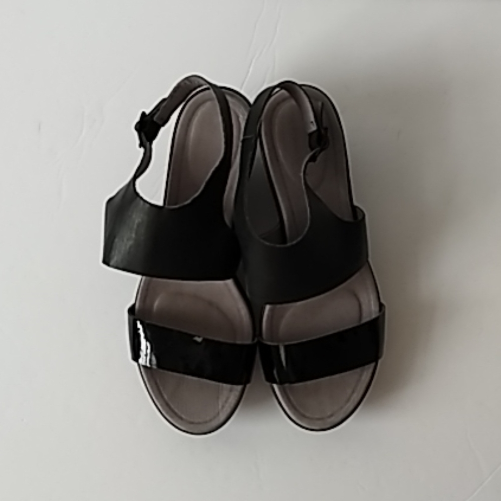 Ysubo black wedge sandals size 8.5